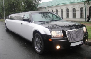 Аренда Chrysler 300C Limousine в Екатеринбурге