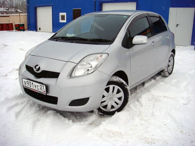 Машина машина хабаровск телефон. Тойота Витц левый руль автомат. Toyota Vitz 2016 левый руль. Тойота Витц 2009 серебро. Тойота Витц Хабаровск.