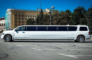 Аренда Infiniti QX56 Limousine в Челябинске