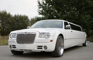 Аренда Chrysler 300C Limousine в Челябинске