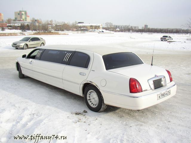 Аренда Lincoln Town Car Limousine в Челябинске