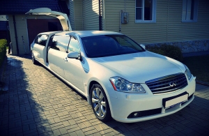 Аренда Infiniti M35 Limousine в Липецк