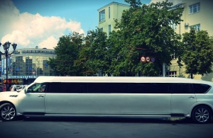 Аренда Infiniti QX56 Limousine в Липецк