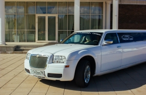 Аренда Chrysler 300C Limousine в Ярославль