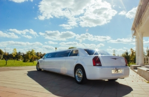 Аренда Chrysler 300C Limousine в Ярославль