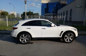 Аренда Infiniti FX37 в Екатеринбурге